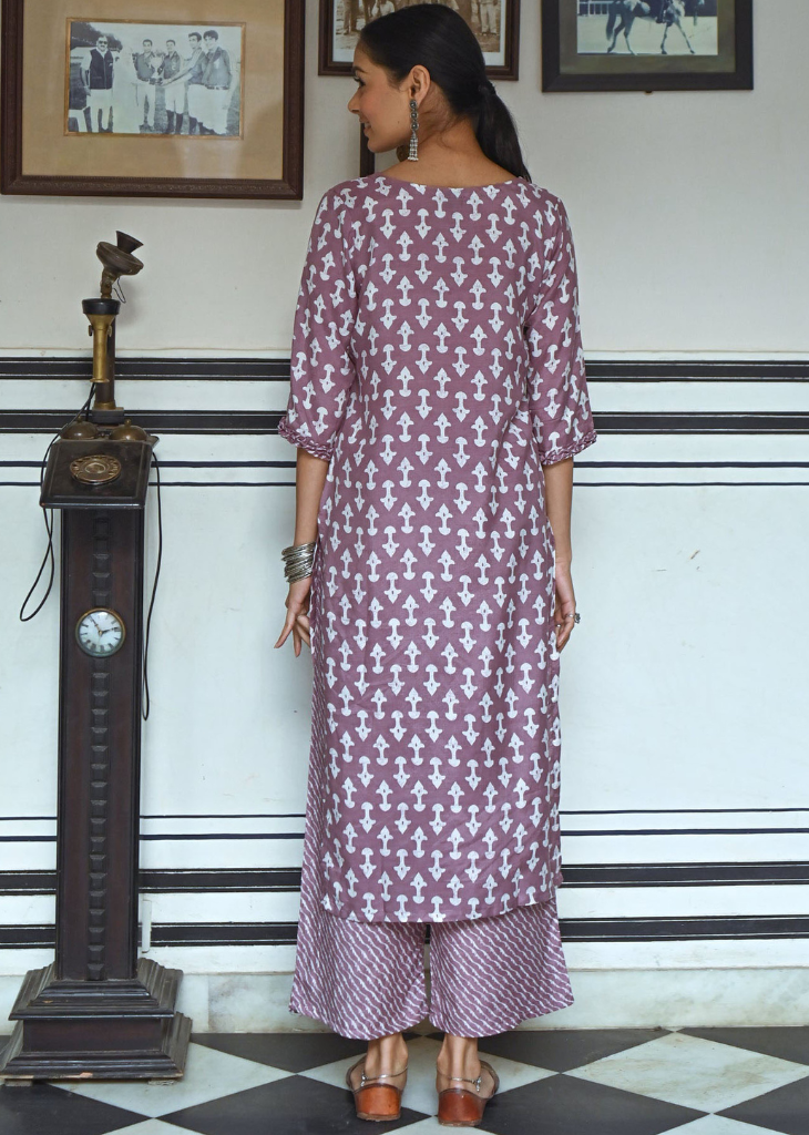 Lavender Pure Maslin Kurti Set with Digital Print & Heavy Crepe Inner