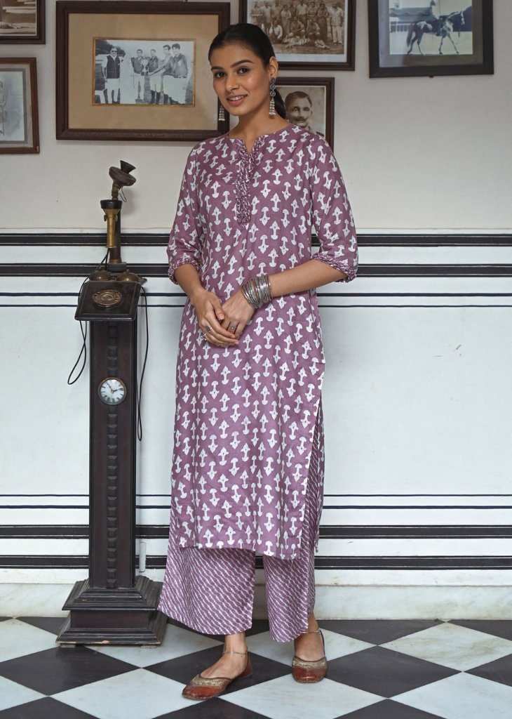 Lavender Pure Maslin Kurti Set with Digital Print & Heavy Crepe Inner